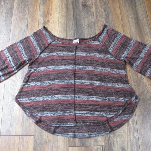 Free People loose fitting pullover ptp 23.5" *GUC - Picture 7 of 14